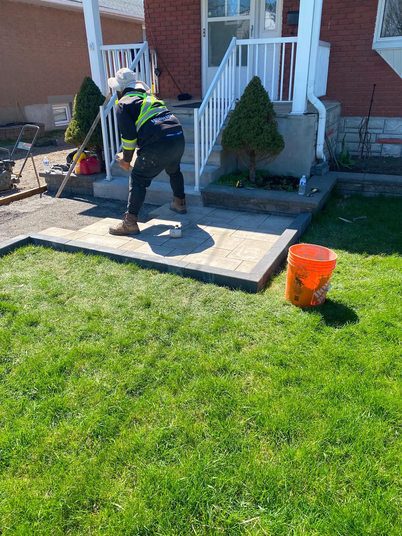 Interlock driveway paving installation 8